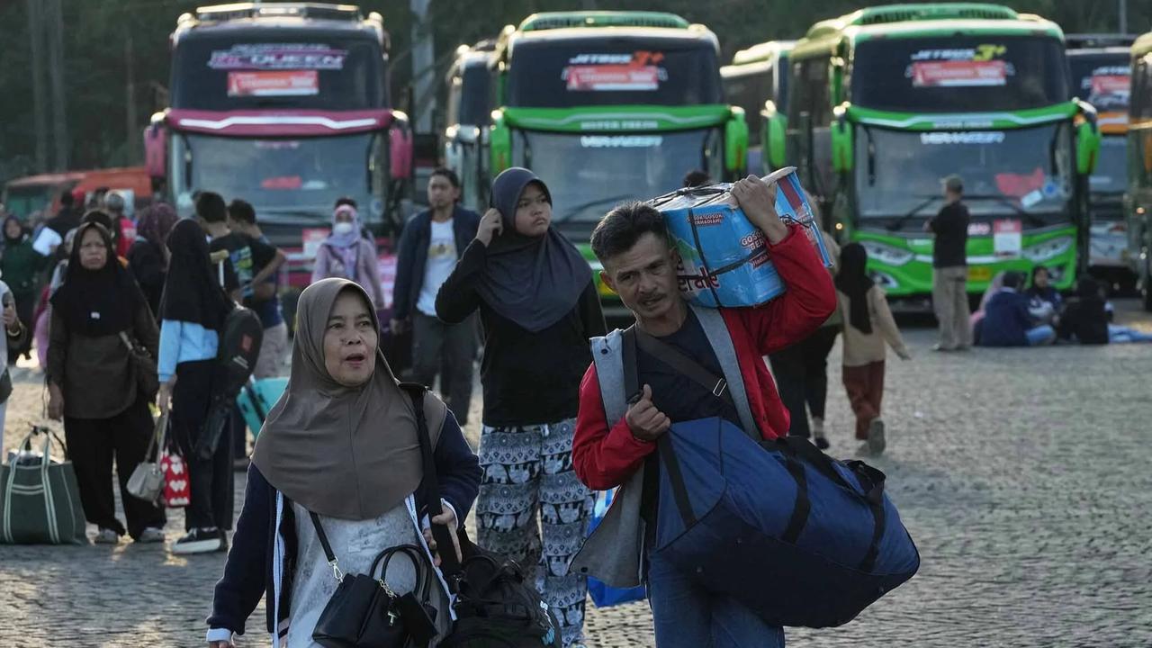FOTO: Ribuan Warga Ikuti Mudik Gratis Pemprov DKI Jakarta