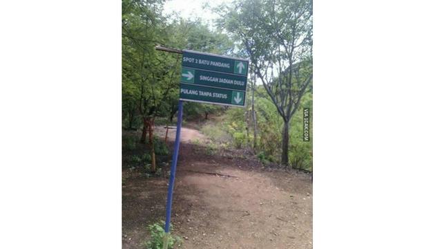 6 Potret Petunjuk Jalan Ini Bikin Bingung, Mikir Keras