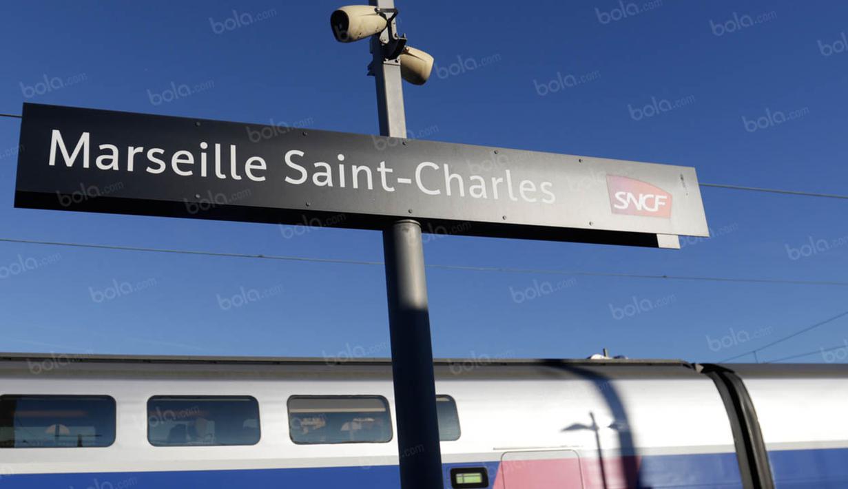 Untuk mengunjungi Marseille, jika berangkat menggunakan kereta cepat atau TGV dari Paris maka akan berhenti di Stasiun Saint Charles. (Bola.com/Vitalis Yogi Trisna)