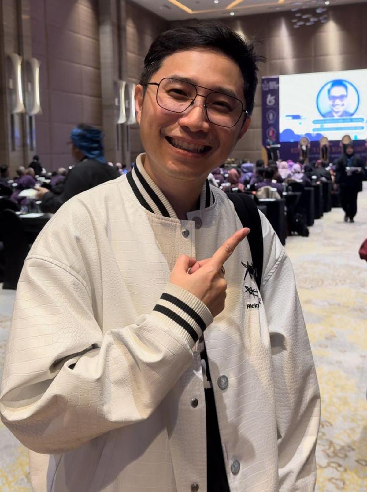 Coach Rheo Raih Penghargaan Emerging Award HIMPSI 2024 atas Inovasi DOA TRTO Physiopsychotherapy