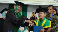 Mahasiswa Disabilitas di UIN STS Jambi Jadi Salah Satu Lulusan Terbaik dan Tercepat, IPK Capai 3,90. Foto: UIN STS Jambi.