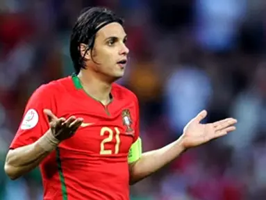 Portuguese forward Nuno Gomes gestures during their Euro 2008 Championships Group A football match against Turkey on June 7, 2008 at Geneva stadium in Geneva, Switzerland. AFP PHOTO / PIERRE-PHILIPPE MARCOU