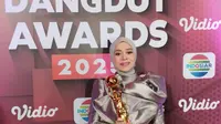 Borong Piala Indonesian Dangdut Awards 2025, Lesti Kejora dan Rizky Billar Buktikan Keluarga Kompak