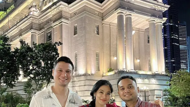 Tampilan Titi Kamal dan Keluarga saat Berlibur ke Singapura (Sumber: Instagram/titi_kamall)