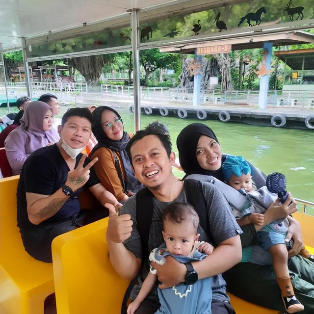 6 Potret Romantis Andika Kangen Band dan Istri Selama Honeymoon, Bertemu Fans