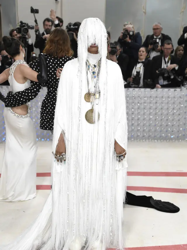 Erykah Badu dalam Met Gala 2023. (Evan Agostini/Invision/AP)