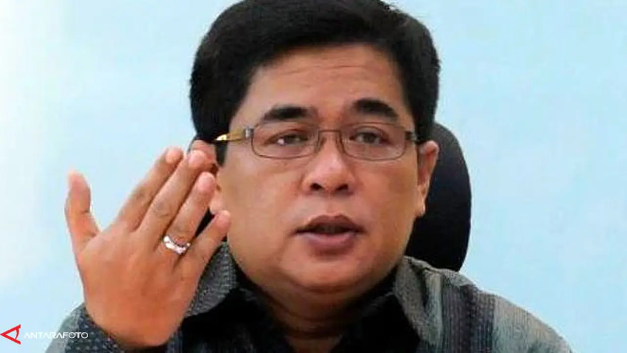 ade-komarudin130225b2.jpg
