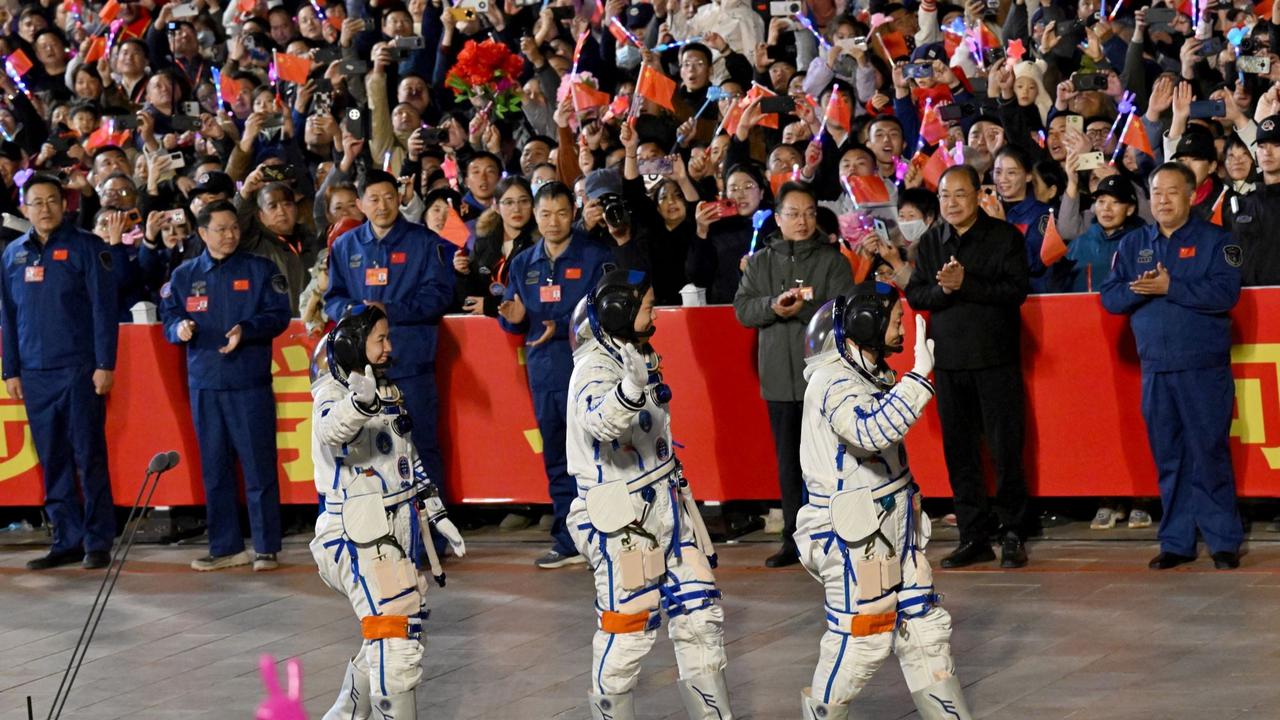 China terbangkan tiga astronaut ke luar angkasa untuk misi ambisius