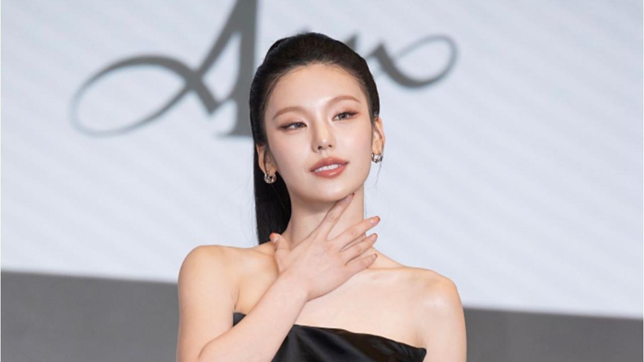 7 Potret Yeji ITZY Debut Solo dengan Album 'AIR', Visualnya di Konferensi Pers Bikin Terpukau