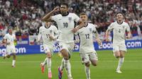 Pemain Inggris, Jude Bellingham, melakukan selebrasi setelah mencetak gol ke gawang Serbia pada laga Grup C Euro 2024 di Veltins Arena hari Senin (17/06/2024). (AP/Martin Meissner)