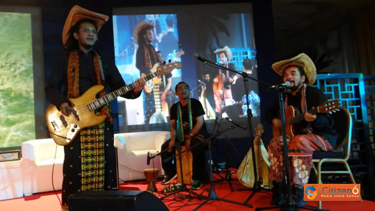 Musisi Asal Flores Memukau Masyarakat Maroko dengan Musik Sasando