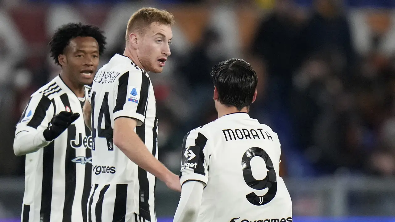 Foto: Szczesny Tepis Penalti, Juventus Comeback di Kandang AS Roma dalam Drama 7 Gol di Liga Italia