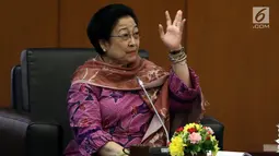 Ketua Dewan Pengarah Badan Pembinaan Ideologi Pancasila Megawati Soekarnoputri saat menjadi pembicara dalam acara Silaturahmi UKP PIP/BPIP dengan MPR RI di Senayan, Jakarta, Rabu (14/3). (Liputan6.com/JohanTallo)