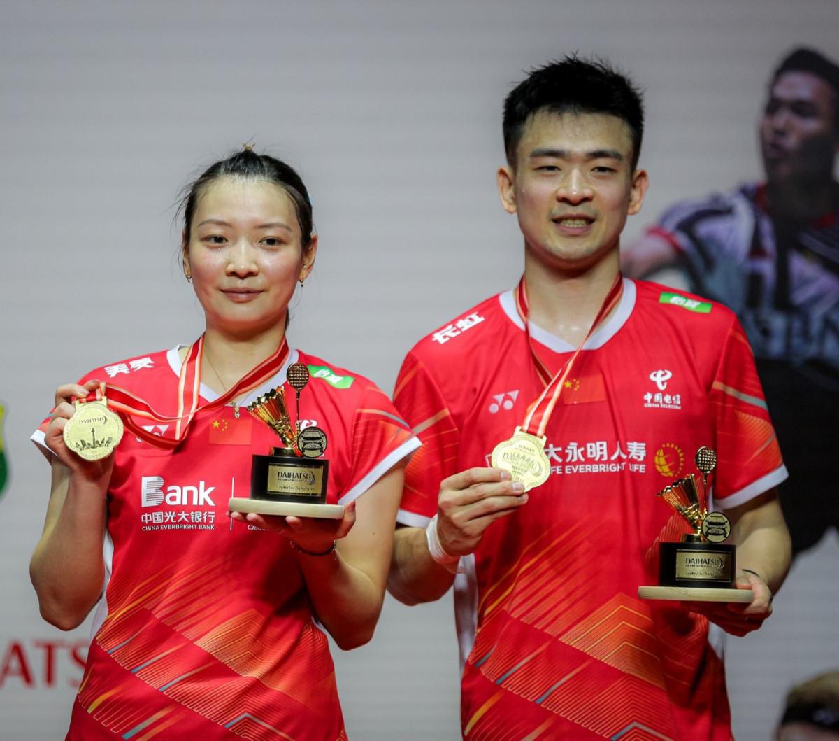 Ganda campuran China, Zheng Si Wei/Huang Ya Qiong, memastikan gelar juara setelah mengalahkan pasangan Jepang, Hiroki Midorikawa/Natsu Saito, pada final yang digelar di Istora Gelora Bung Karno (GBK) pada Minggu (28/1/2024). <br>(Foto Bola.com / Bagaska