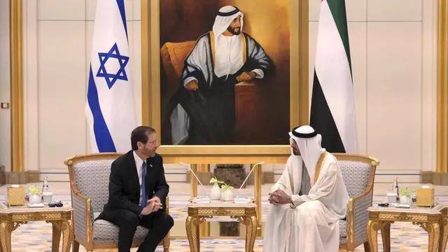 Presiden Israel Isaac Herzog bertemu dengan Pangeran Abu Dhabi, Sheikh Mohammed bin Zayed Al Nahya.