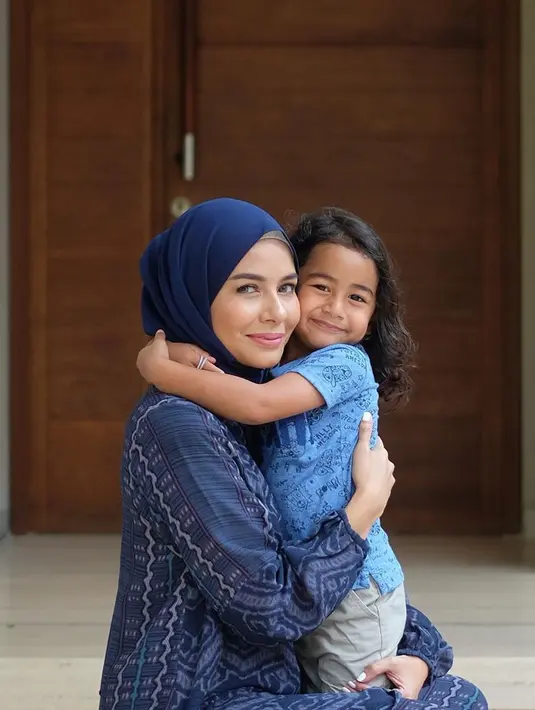 Lewat akun Instagramnya, Meisya menanggapi soal tatanan hidup baru tersebut. Ia mengaku dirinya akan masih memilih untuk tetap di rumah jika tak ada keperluan yang benar-benar penting. (Instagram/meisya_siregar)