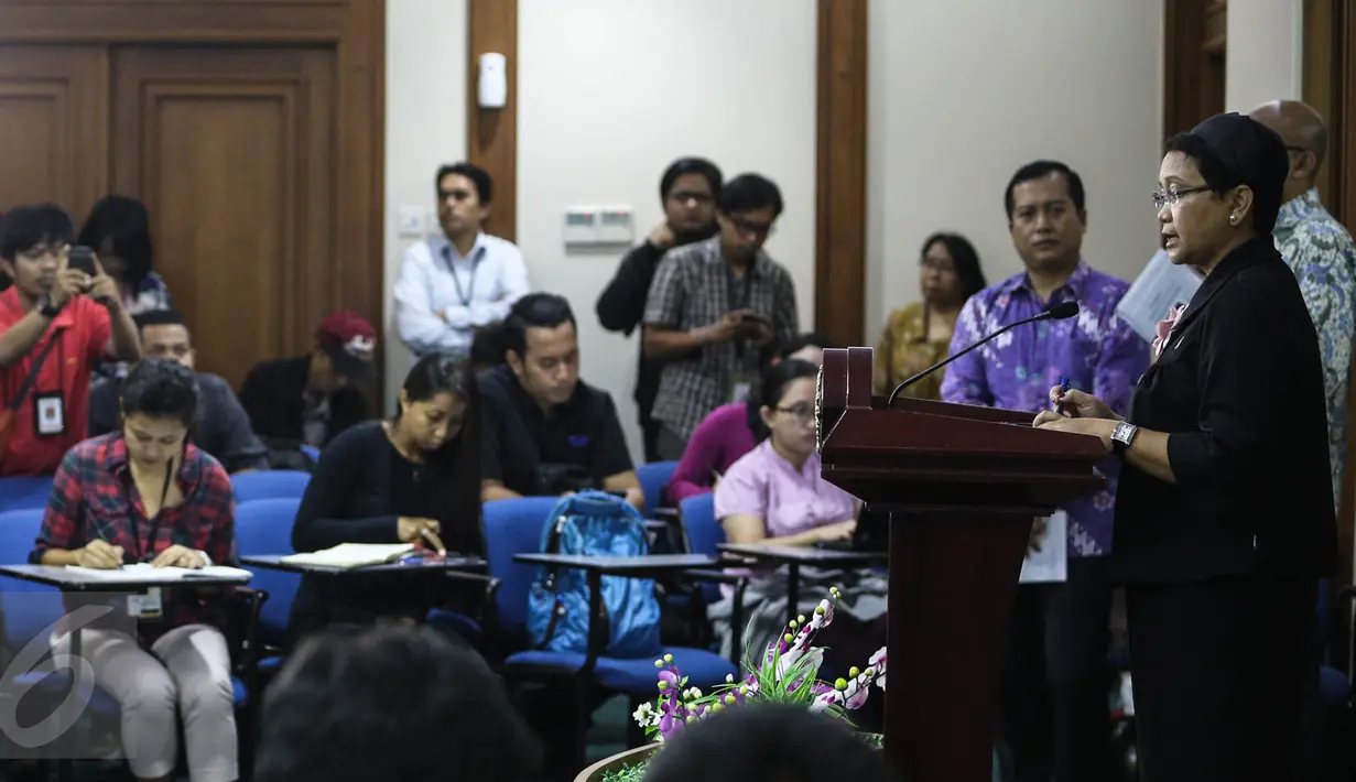 Suasana pernyataan pers Menlu Retno Marsudi terkait penyanderaan 10 WNI, di Kantor Kemenlu, Jakarta, Selasa (5/4). Retno juga menyampaikan apresiasi Indonesia atas kerja sama yang telah diberikan otoritas Filipina sejauh ini. (Liputan6.com/Faizal Fanani)