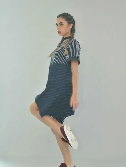 12 varian warna dikenalkan ke masyarakat oleh Valerie. Sepuluh diantaranya menggunakanan nama-nama keluarganya di beberapa seri. Baginya lipstick juga menjadi sesuatu yang berbeda. (Nurwahyunan/Bintang.com)