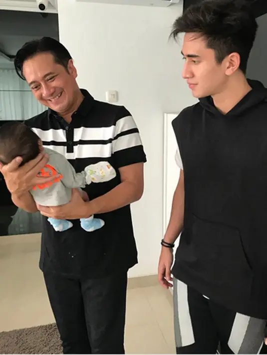 Menurutnya, mobil itu merupakan mobil paling mahal yang pernah dibeli selama ini. Verrel juga tidak mau mengungkapkan harga mobil baru dengan dua pintu tersebut. (Instagram/bramastavrl)