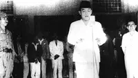 Dalam buku Samudera Merah Putih 19 September 1945, Jilid 1 (1984) karya Lasmidjah Hardi, alasan Presiden Sukarno memilih tanggal 17 Agustus sebagai waktu proklamasi kemerdekaan adalah karena Bung Karno mempercayai mistik. (Dok.Arsip Nasional RI)