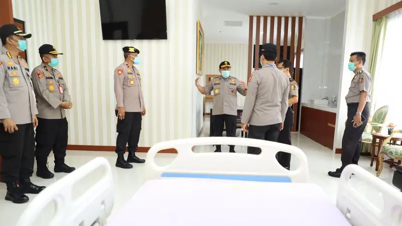 Kabaharkam Polri mengecek kesiapan rumah sakit milik Polri dalam menangani pasien Covid-19 atau corona