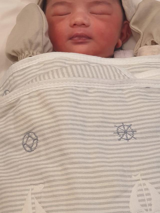 Opick - Bebi Silvana dikaruniai bayi laki-laki. (Foto: ist.)