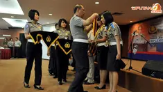 Salah satu penerima penghargaan adalah polwan cantik, Briptu Eka Frestya yang dianggap telah berdedikasi dalam memberikan informasi pada masyarakat (Liputan6.com/Johan Tallo)