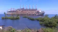Kapal pembangkit listrik untuk mengatasi pemadaman listrik di Sulut (Liputan6.com / Yoseph ikanubun)