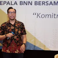 Bersama dengan beberapa selebriti, Sammy Simorangkir bertemu dengan Kepala Badan Narkotika Nasional (BNN), Budi Waseso di Kartika Chandra, Jakarta Selatan, Kamis (4/5/2017). (Deki Prayoga/Bintang.com)
