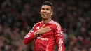 Di menit ke-79, Manchester United berbalik unggul lewat sundulan keras Casemiro yang berhasil merobek jala gawang Athletic Bilbao yang dijaga Julen Agirrezabala. (Oli SCARFF/AFP)