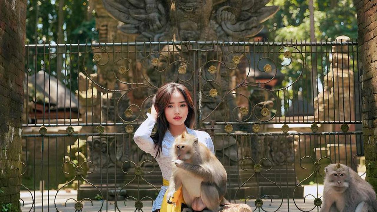 Selain Cantik, Fuji Juga Manis Sekali