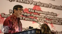 Menkumham, Yasonna Laoly memberikan arahan saat menutup raker peraturan perundangan-undangan di Jakarta, Jumat (24/6). Dalam kegiatan tersebut sekaligus pemberian Anugerah Nawacita Legislasi 2016. (Liputan6.com/Faizal Fanani)