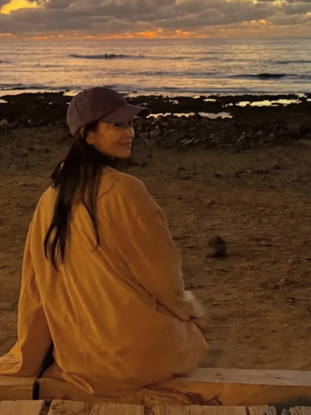 Shin Min-a saat Honeymoon bersama Kim Woo Bin berkunjung ke pantai. [@illusomina]