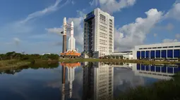 Pusat Peluncuran Satelit Wenchang di Provinsi Hainan, Tiongkok, Kamis (3/11). Roket Long March 5 mampu membawa beban mencapai 25 ton. (REUTERS/Daily Mail)
