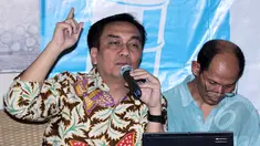 Efendi Simbolon saat menjadi pembicara pada diskusi bertajuk “Adakah Harapan di Tengah Oligarki Pengelolaan Migas” di Cikini, Jakarta, (8/5/2015). Efendi mengkritisi kebijakan ekonomi Jokowi yang menurutnya tidak pro rakyat. (Liputan6.com/Helmi Afandi)