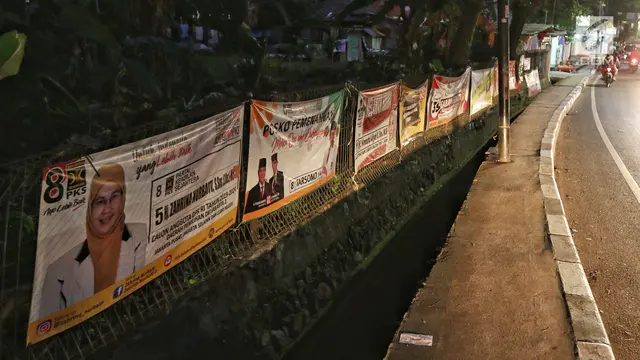 Spanduk Caleg Bikin Jalan Bintaro Permai Semrawut