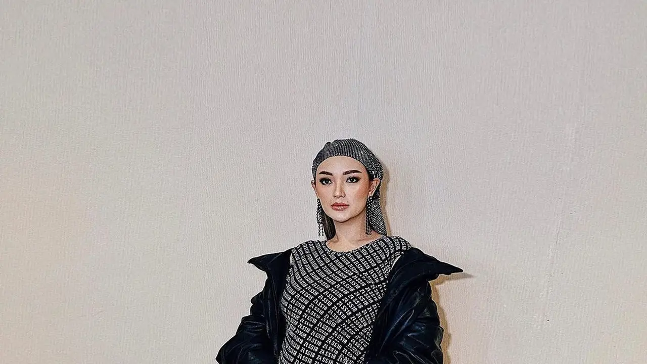 Gaya Hamil Zaskia Gotik