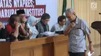 Mantan Ketua KPK Busyro Muqoddas usai memberi pendapat 'Hapus Ambang Batas Nyapres; Darurat Demokrasi, Darurat Konstitusi', Jakarta, Selasa (31/7). Busyro menilai, ambang batas 20 persen menggugurkan moralitas demokrasi. (Liputan6.com/Helmi Fithriansyah)