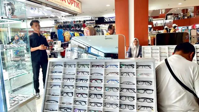 Photo inspiration: Picture Idea: Ketagihan Belanja Kacamata Di Pusat Perbelanjaan Senen Jaya 1 2