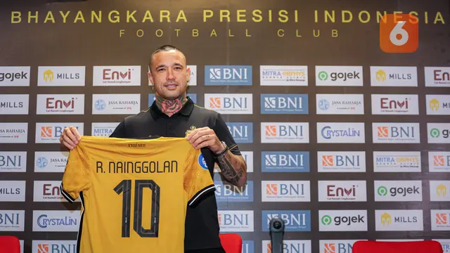 Foto: Direkrut dengan Harga Fantastis, Radja Nainggolan Resmi Dikenalkan Bhayangkara FC untuk Putaran Kedua BRI Liga 1 2023/2024