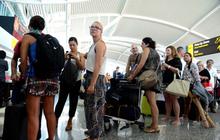 Keresahan ribuan wisatawan terlantar di Bandara Ngurah Rai