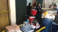 Polisi Gerebek Pabrik Miras Ciu Dekat Sekolah Dasar di Tambora