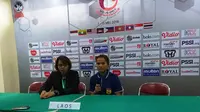 Pelatih Laos U-16 Putri dalam sesi konferensi pers Pemain Timnas Indonesia yang Menginspirasi Timnas Putri U-16. (Bola.com/Muhammad Ivan Rida)