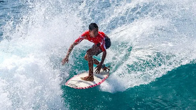 Surfing Jadi Ekstrakulikuler Baru Sekolah di Kabupaten Sumbawa Barat. (Dok: @ammanmineral)