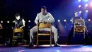Aksi Personil Backstreet Boys, Howie Dorough saat di atas panggung selama 102,7 KIIS FM Wango Tango 2017, California, (13/5). (Kevin Winter/Getty Images/AFP)