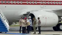 Presiden Prabowo Subianto kembali meninjau lokasi terdampak bencana banjir di Provinsi Aceh, Minggu (7/12/2025). Kepala Negara ingin memastikan bahwa penanganan bencana di sejumlah daerah lokasi terdampak berjalan dengan lancar sesuai dengan arahannya. (Liputan6.com/Lizsa Egeham)