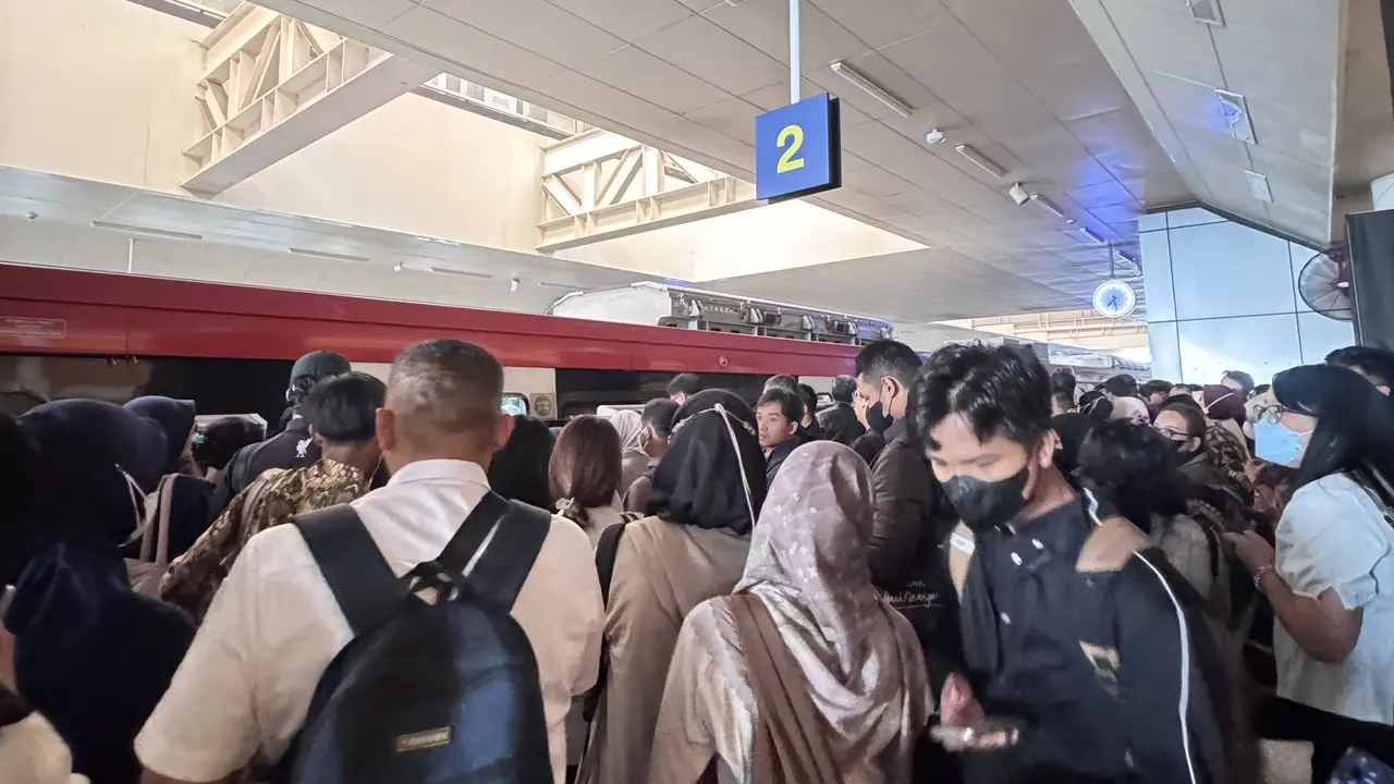 Cerita Penumpang LRT Jabodebek Gangguan, Rem Mendadak hingga Penumpukan di Stasiun Cawang
