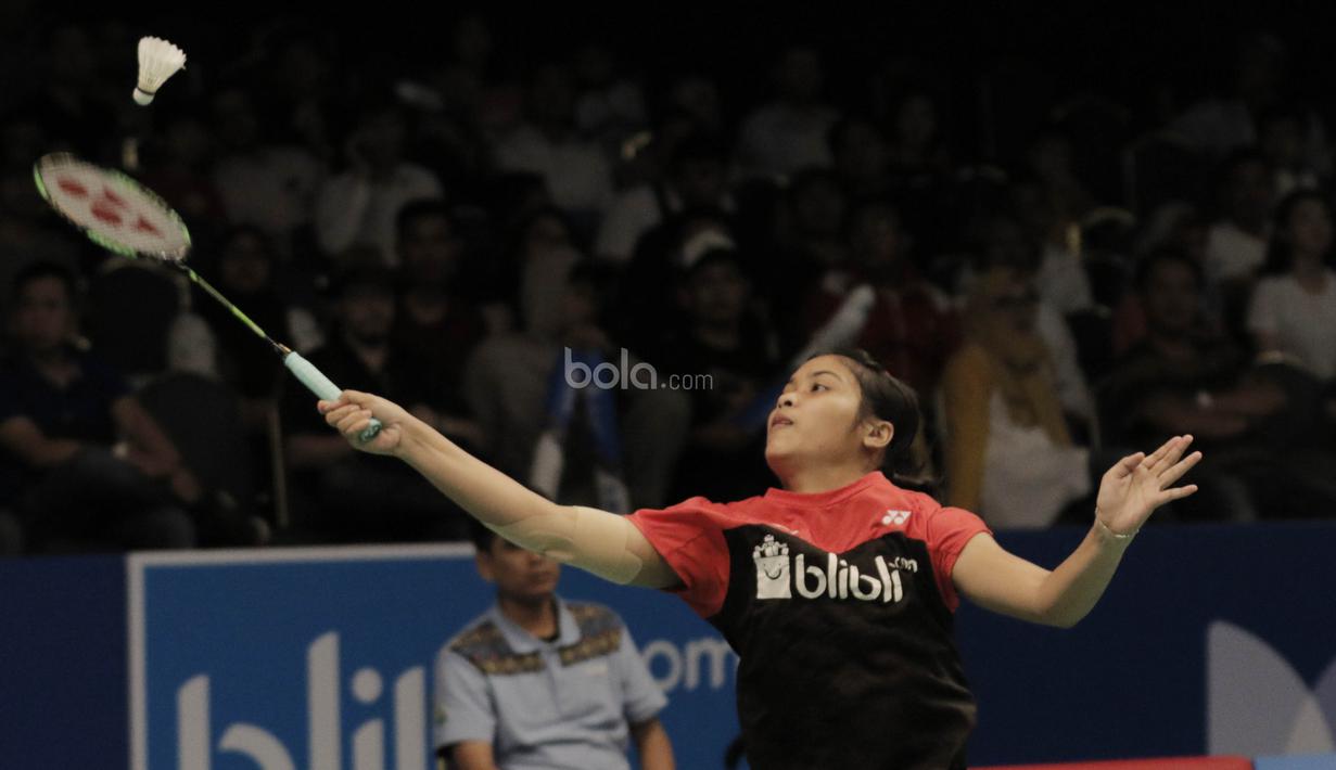 Tunggal putri Indonesia, Gregoria Mariska Tunjung, kalah dari Tunggal putri China Taipei, Tai Tzu Ying pada laga Indonesia Open 2017 di JCC, Kamis, (15/6/2017). Gregoria kalah 13-21 dan 16-21. (Bola.com/M Iqbal Ichsan)