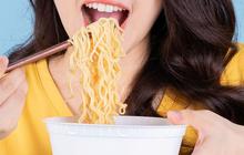 7 Dampak Buruk dari Makan Mie Instan Setiap Hari, Benarkah Bisa Buat Usus Lengket?