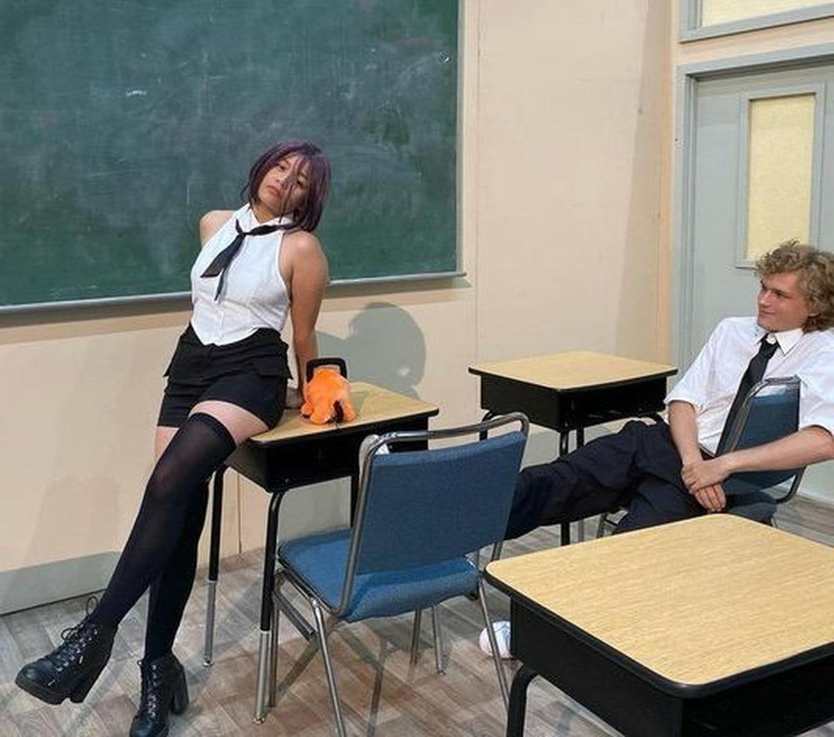Cinta dan si bule udah pergi kencan beberapa kali, salah satunya adalah kencan cosplay yang super cute.